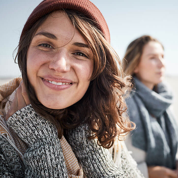 Frauen am Strand stärken ihr Immunsystem | Doppelherz