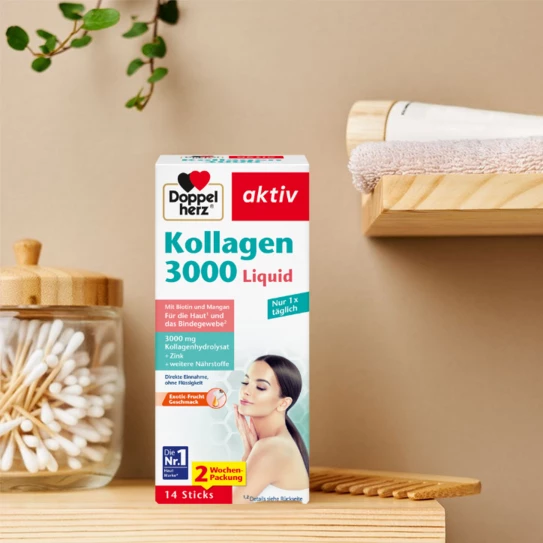 Doppelherz Kollagen 3000 Liquid steht im Bad auf einem Regal
