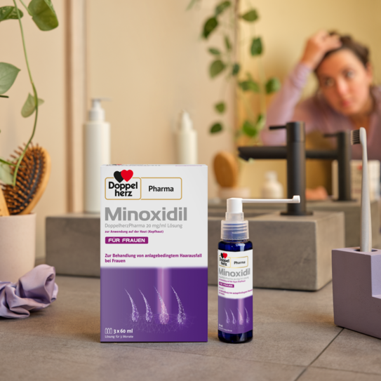Doppelherz Pharma Minoxidil für Frauen Produkt auf Tisch