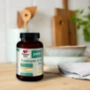 Produkt steht im Küchensetting neben ein paar Müslischalen