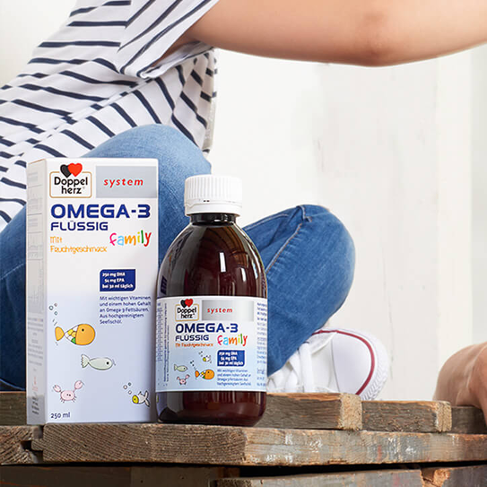 Doppelherz system omega-3-fluessig Produkt auf einem Tisch